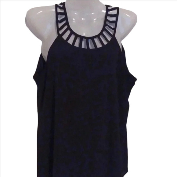 💙🏍 Black top with cute neckline - Picture 2 of 9